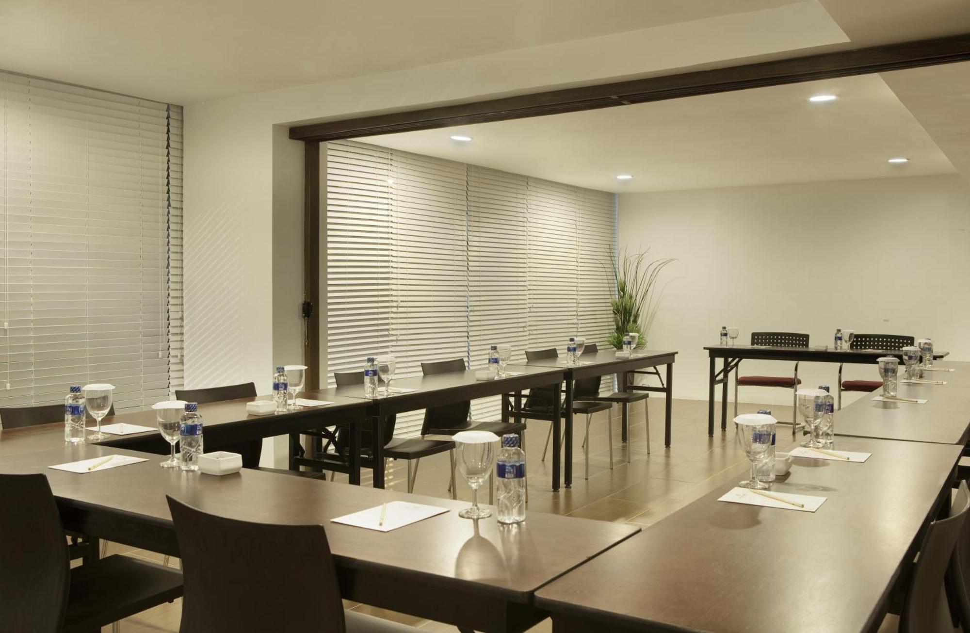 Amaris Hotel Cihampelas Бандунг Бізнес фото